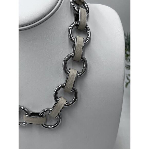 Banana Republic Silver Tone Link Necklace With Beige Leather Links Toggle Clasp - Picture 4 of 14